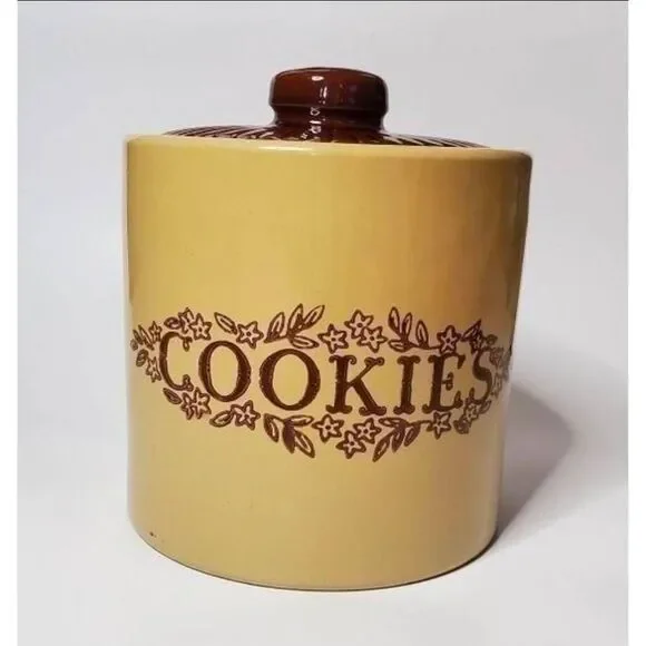 Vintage Monmouth Pottery Cookie Jar - Picture 1 of 10